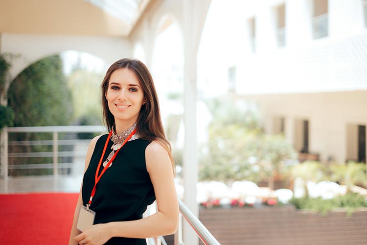 Promoteur d'événement participant à un événement organisé avec TimelyLogiciel de gestion d'événements pour les organisateurs d'événements et les agences média