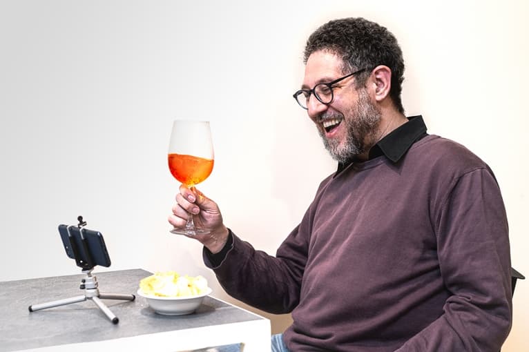 Man enjoying a virtual happy hour corporate event
