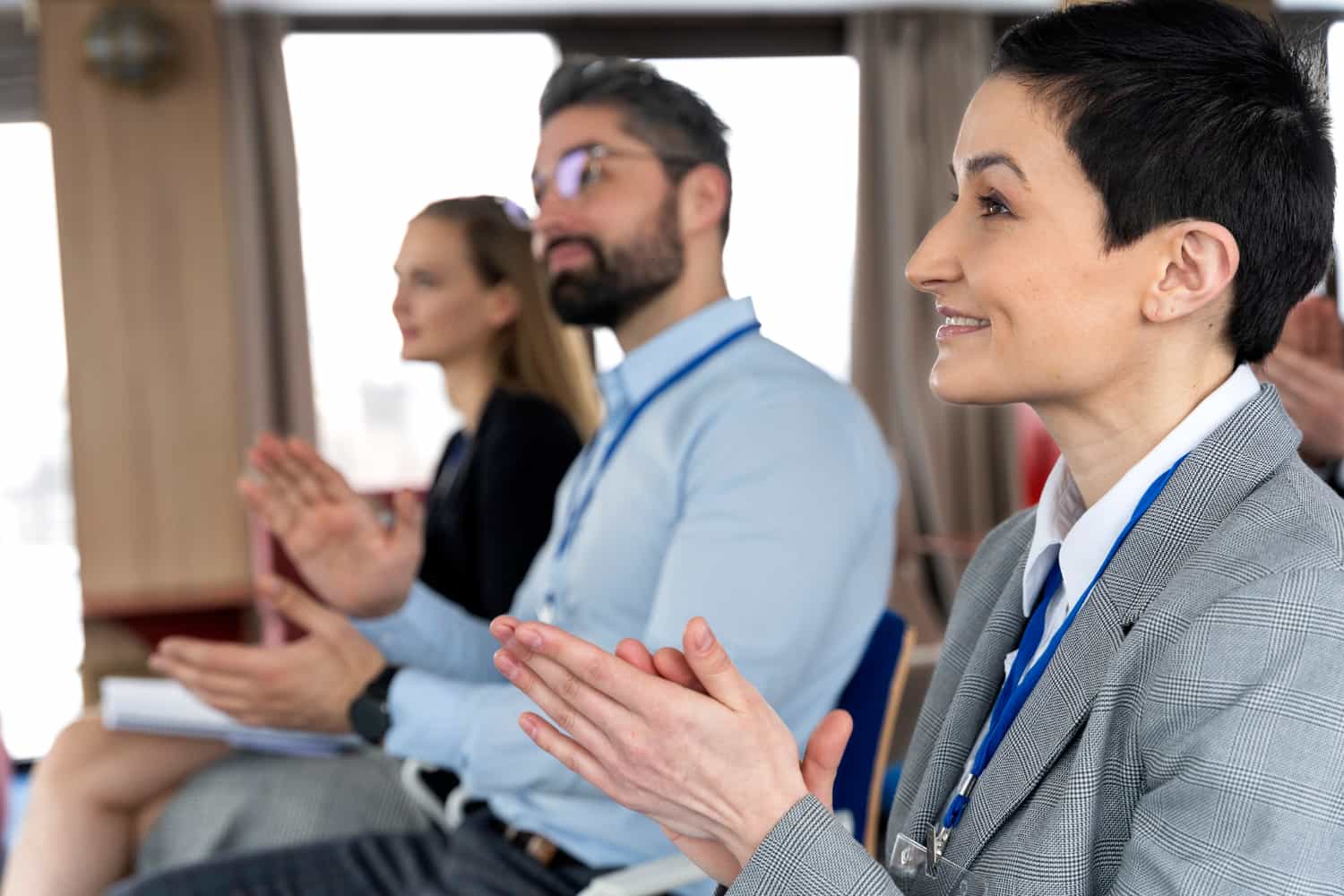 groupe de personnes participant à un cours de planification d'événements d'entreprise