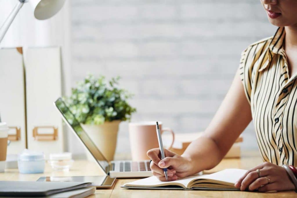 event planner thinking how to write a reminder email for an event