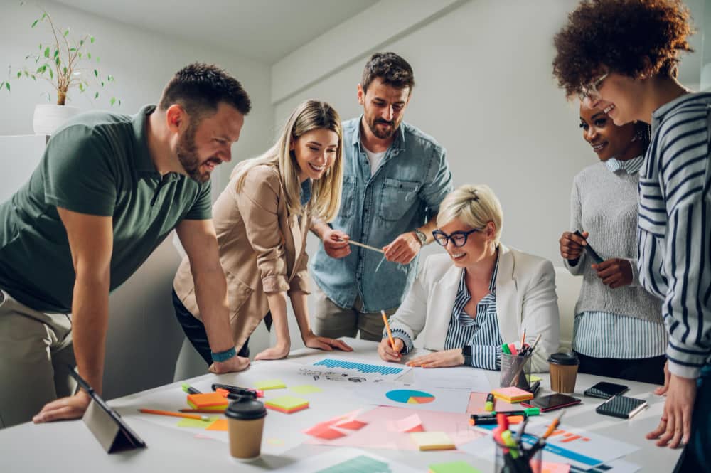 Une réunion de bureau pour des activités de team building