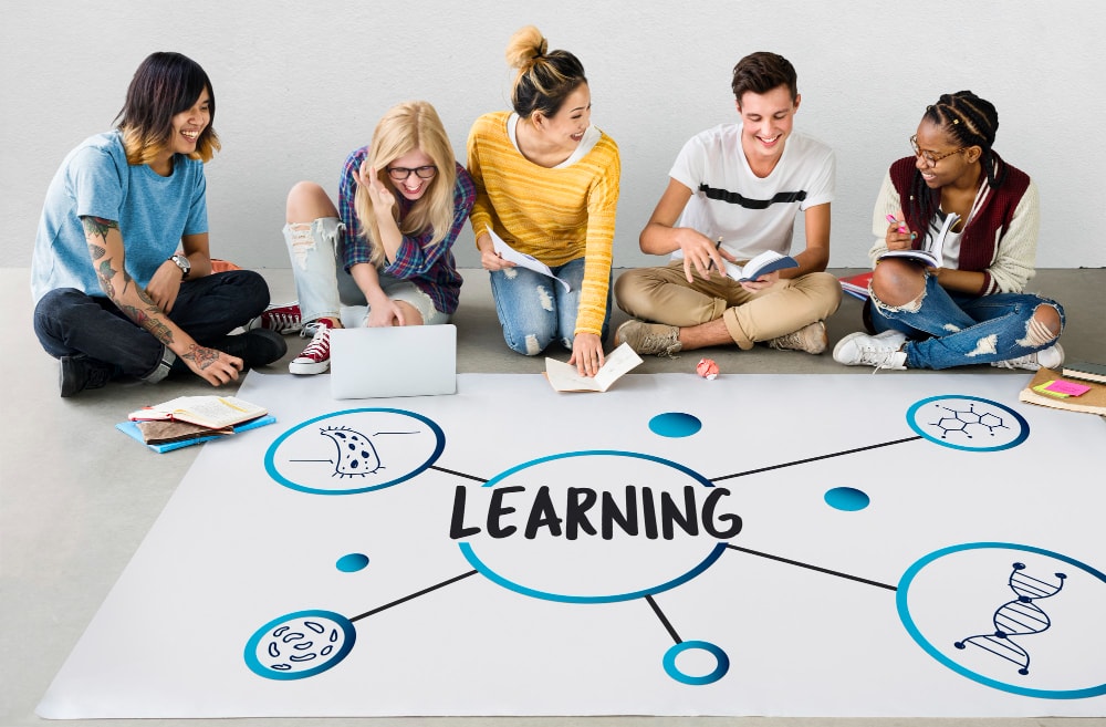 Blended Learning: Definition, Vorteile, Beispiele und mehr