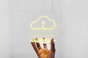 Cloud vs On Premise: För- och nackdelar för evenemangsplattformar