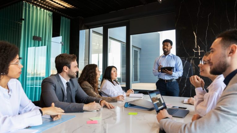 ¿Cuáles son las mejores plataformas de formación online para empresas? growth ¿En 2025? Consulta nuestra lista comparativa de las 10 mejores plataformas de aprendizaje en línea.