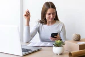 Hur man ökar intäkterna från att sälja evenemangsbiljetter online
