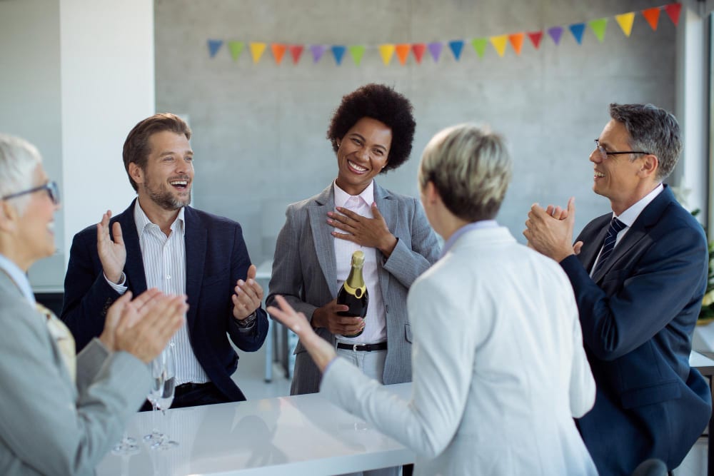 Een kantooruitje met collega's en champagne.