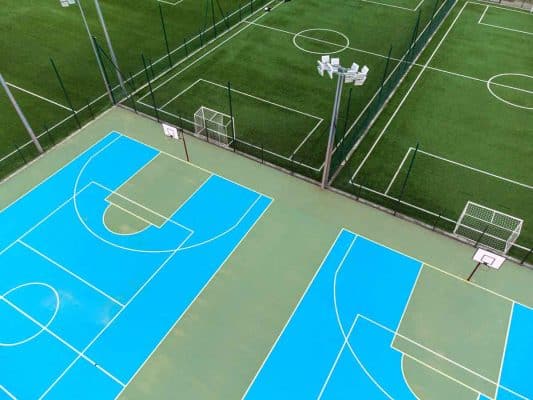 campi da tennis e da calcio prenotabili tramite Timely software di gestione ricreativa per parchi e aree ricreative