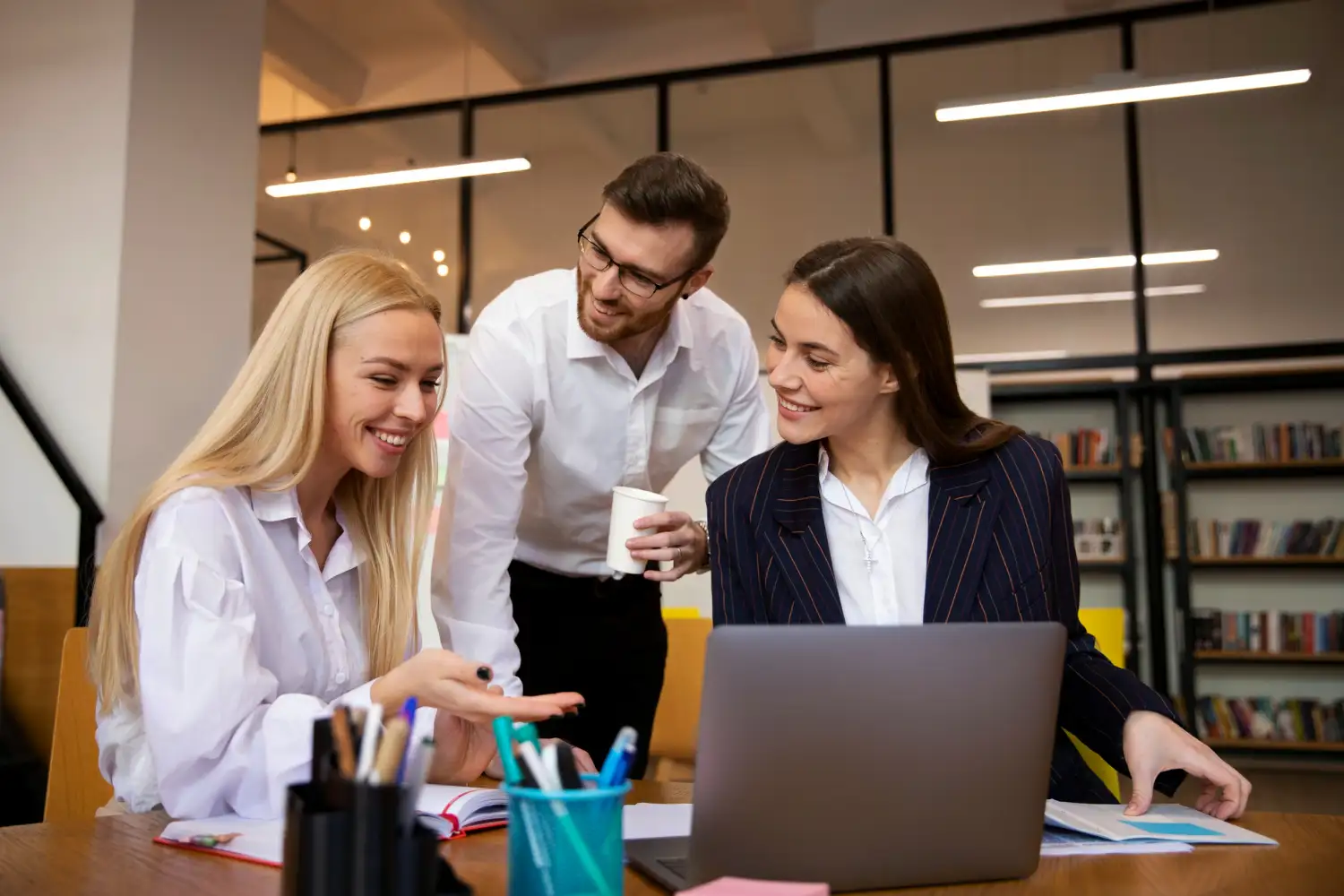 Planleggere, slutt å stress over arrangementshåndtering! Bruk denne gratis sjekklistemalen for arrangementsplanlegging og sørg for at arrangementene dine blir vellykkede.