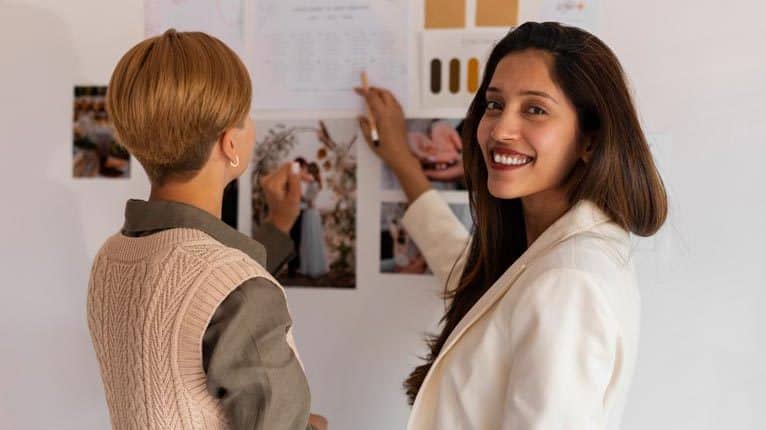 Upptäck de bästa mallarna för att skapa visionstavlor. Utforska mallar för visionstavlor som hjälper eventplanerare att visualisera, samordna och förverkliga idéer.