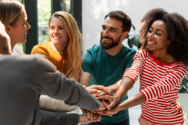 Una comunità coesa, dove le persone si aiutano a vicenda.